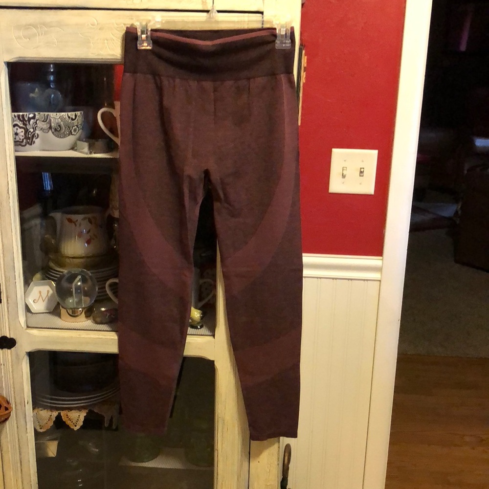 PINK SEAMLESS LEGGINGS
